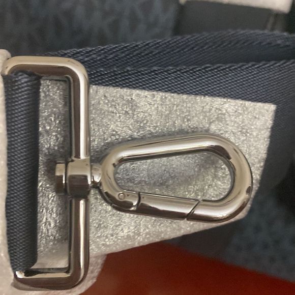 SOLD DO NOT BUY🎒Micheal Kors Logo Harrison Travel Duffle Bag!!!! - Picture 11 of 12